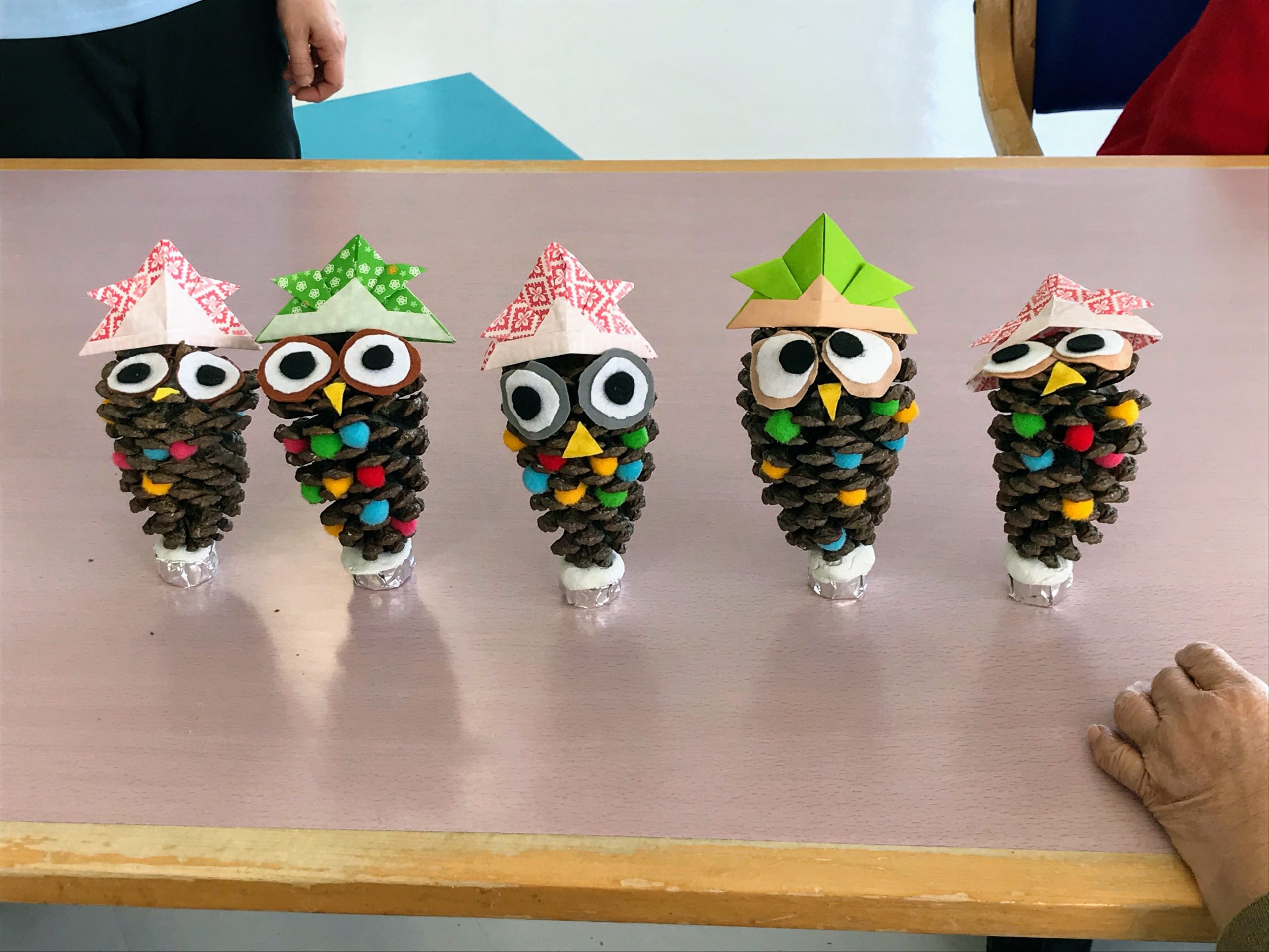 みんなで園芸療法！～松ぼっくりフクロウ～